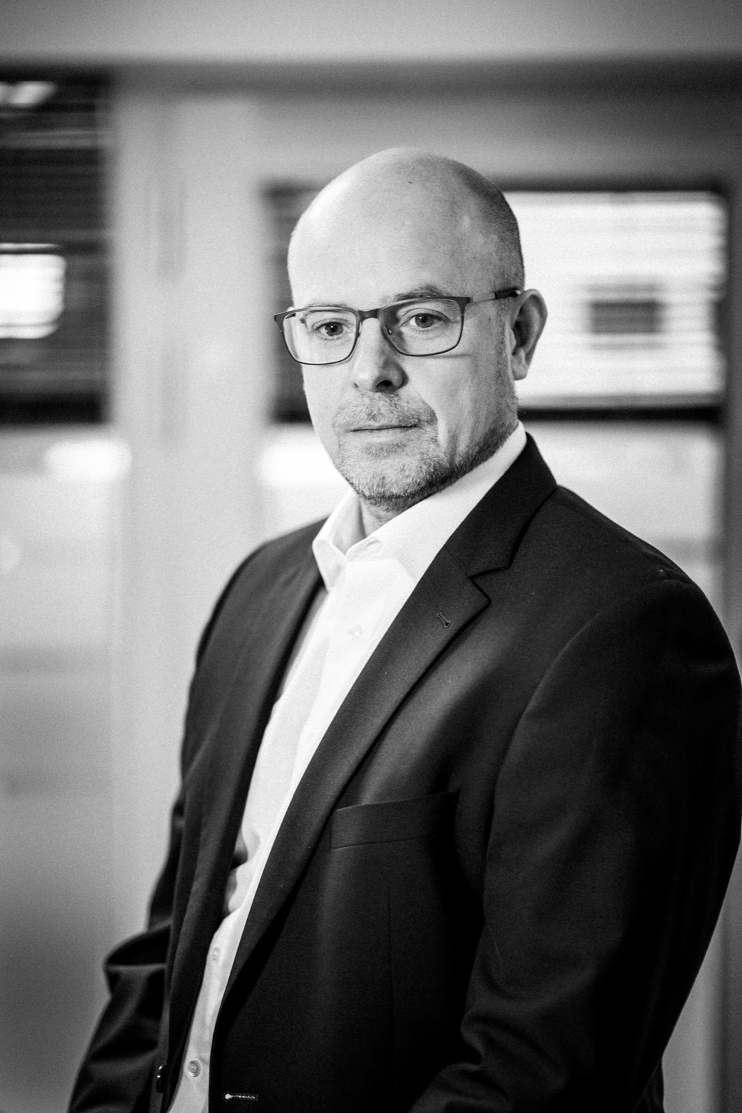 Schwarz-Weiß-Portrait von Sascha Alexander Ströbel