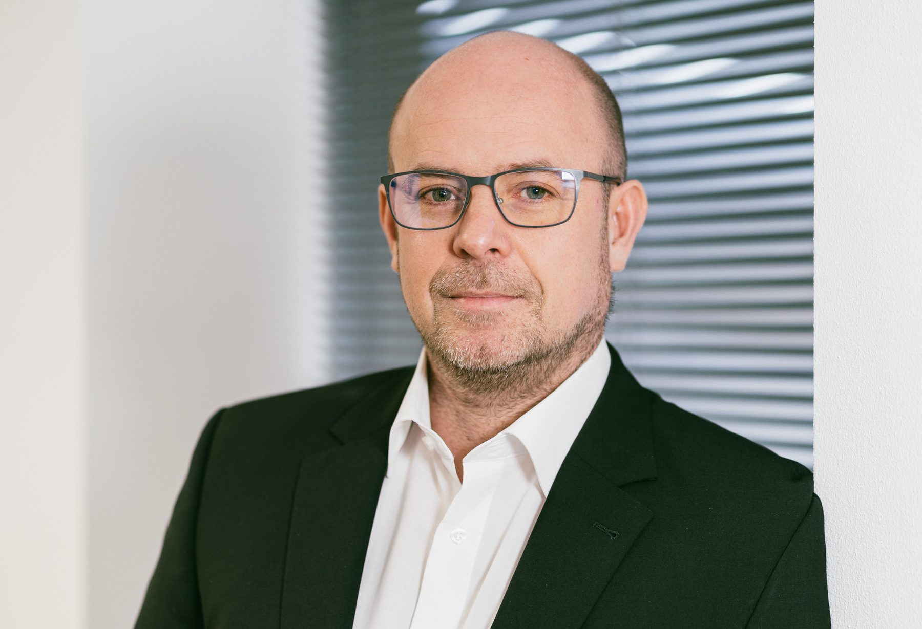 Sascha Alexander Ströbel in Beratungssituation